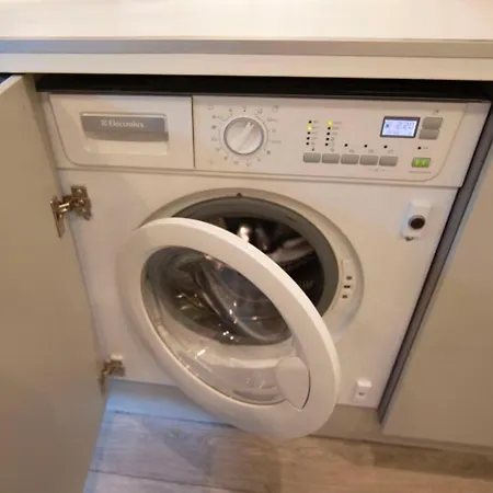 Modern In Toeoeloe アパート *